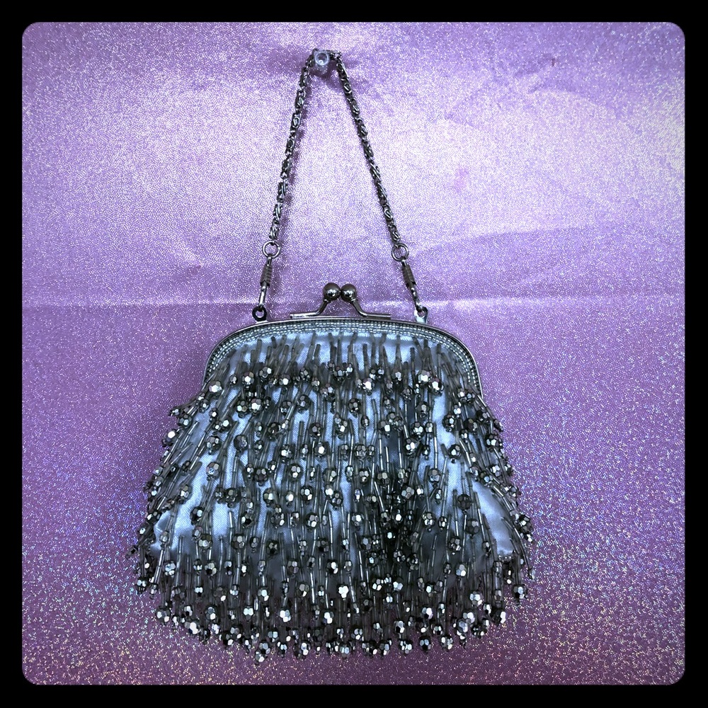 Darling silver beaded kiss lock purse 👛